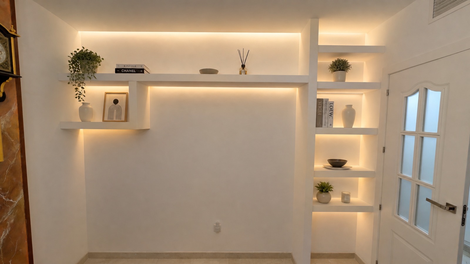 Estantería y hornacinas de pladur con luz LED integrada